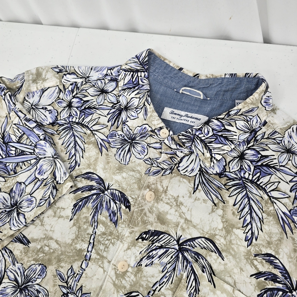 Tommy Bahama Veracruz Cay Hawaiian Shirt White Palm Floral Size 2XL 100% Viscose - Picture 1 of 8